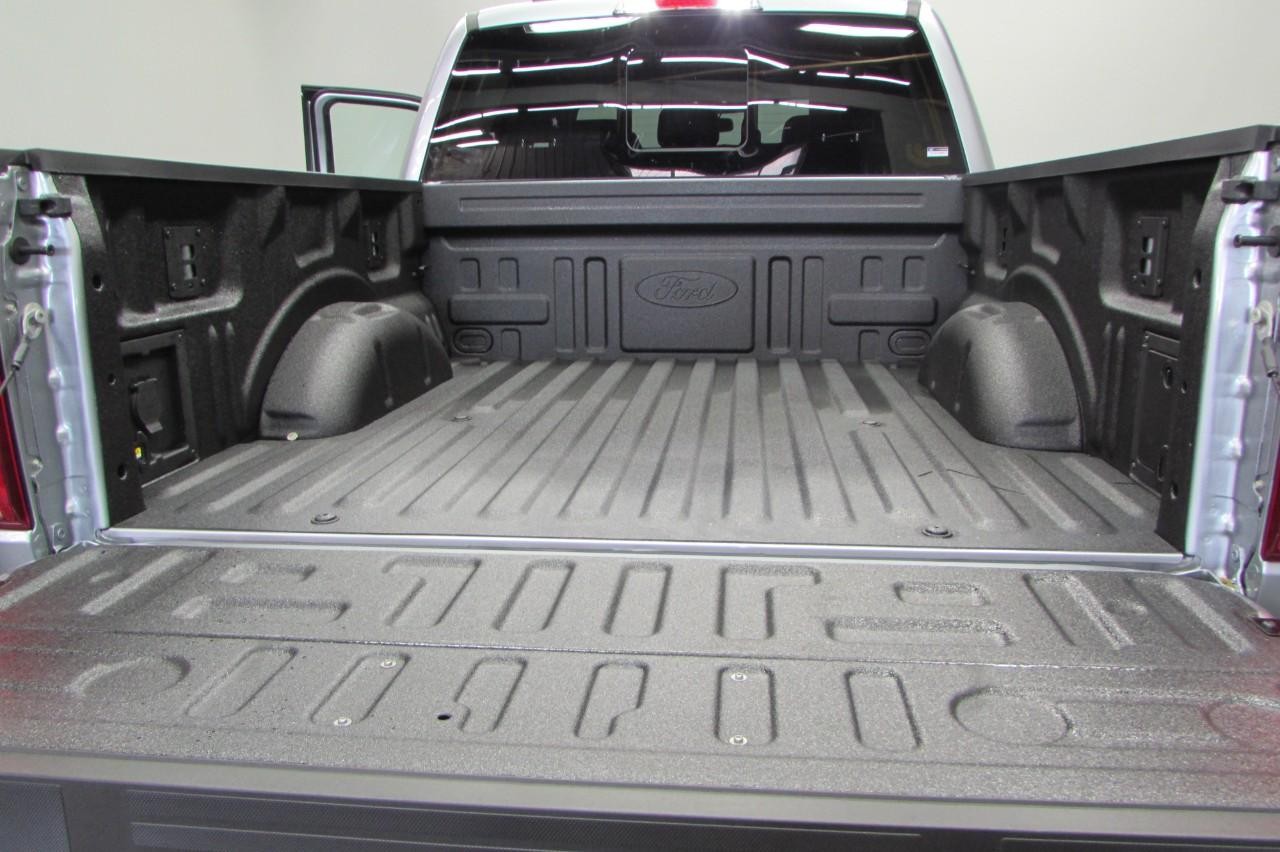 2025 Iconic Silver Metallic Ford F-150 LARIAT 4X4 Truck