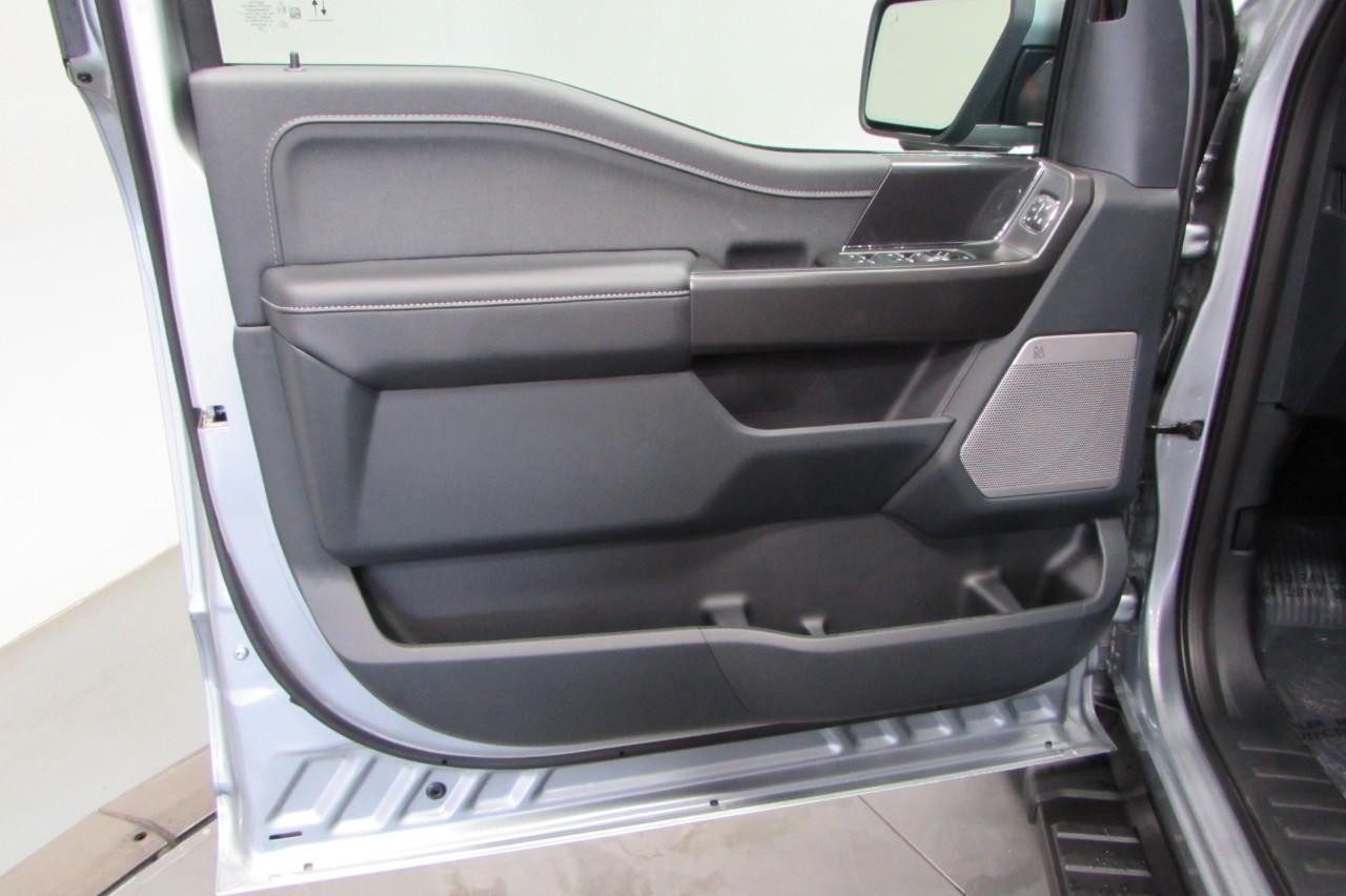 2025 Iconic Silver Metallic Ford F-150 LARIAT 4X4 Truck