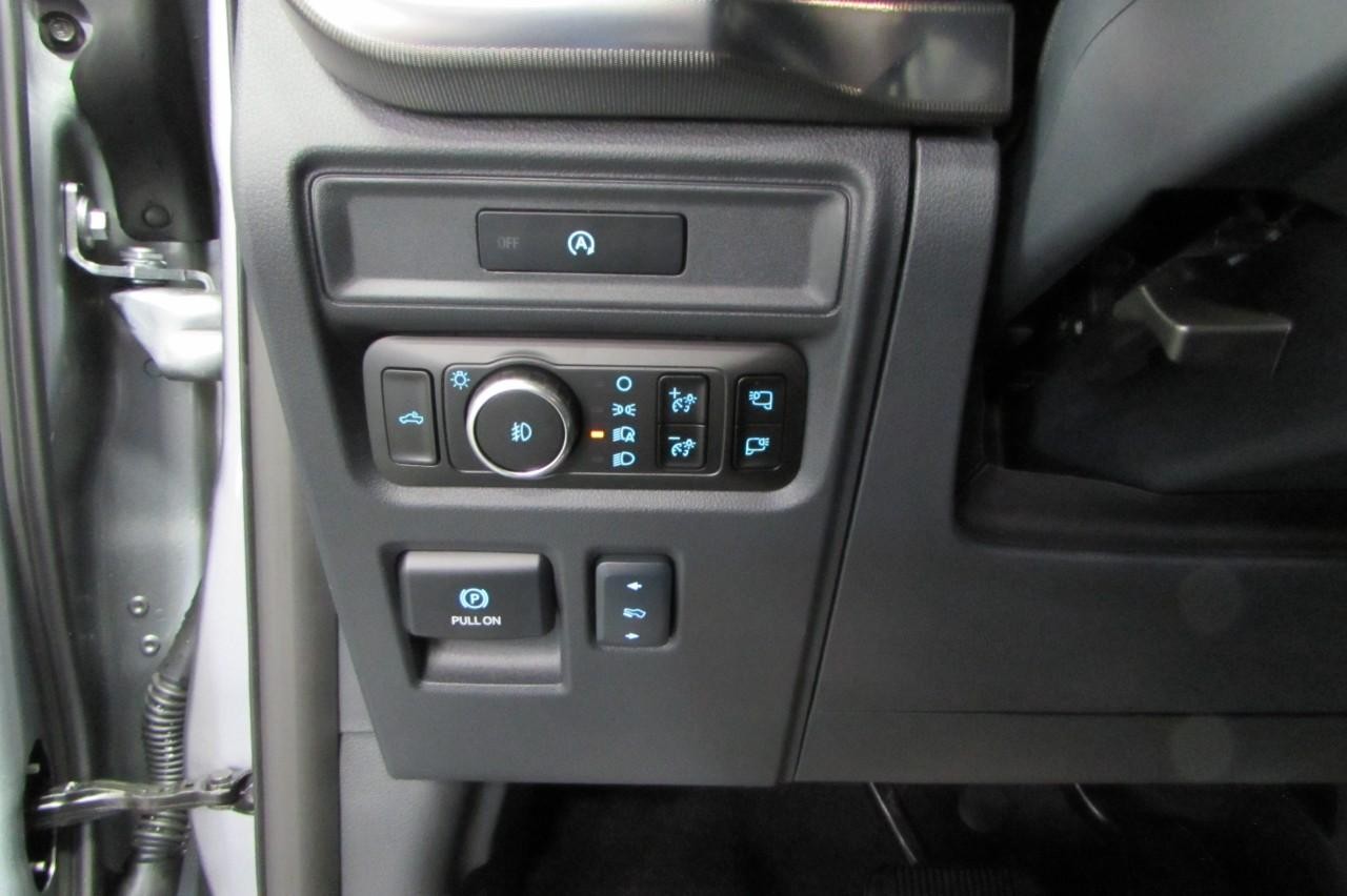 2025 Iconic Silver Metallic Ford F-150 LARIAT 4X4 Truck