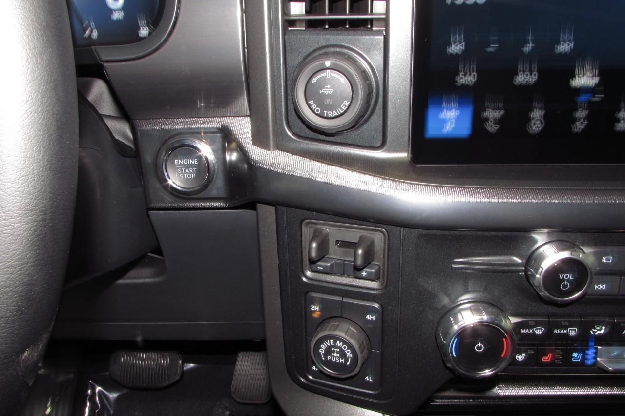 2025 Iconic Silver Metallic Ford F-150 LARIAT 4X4 Truck
