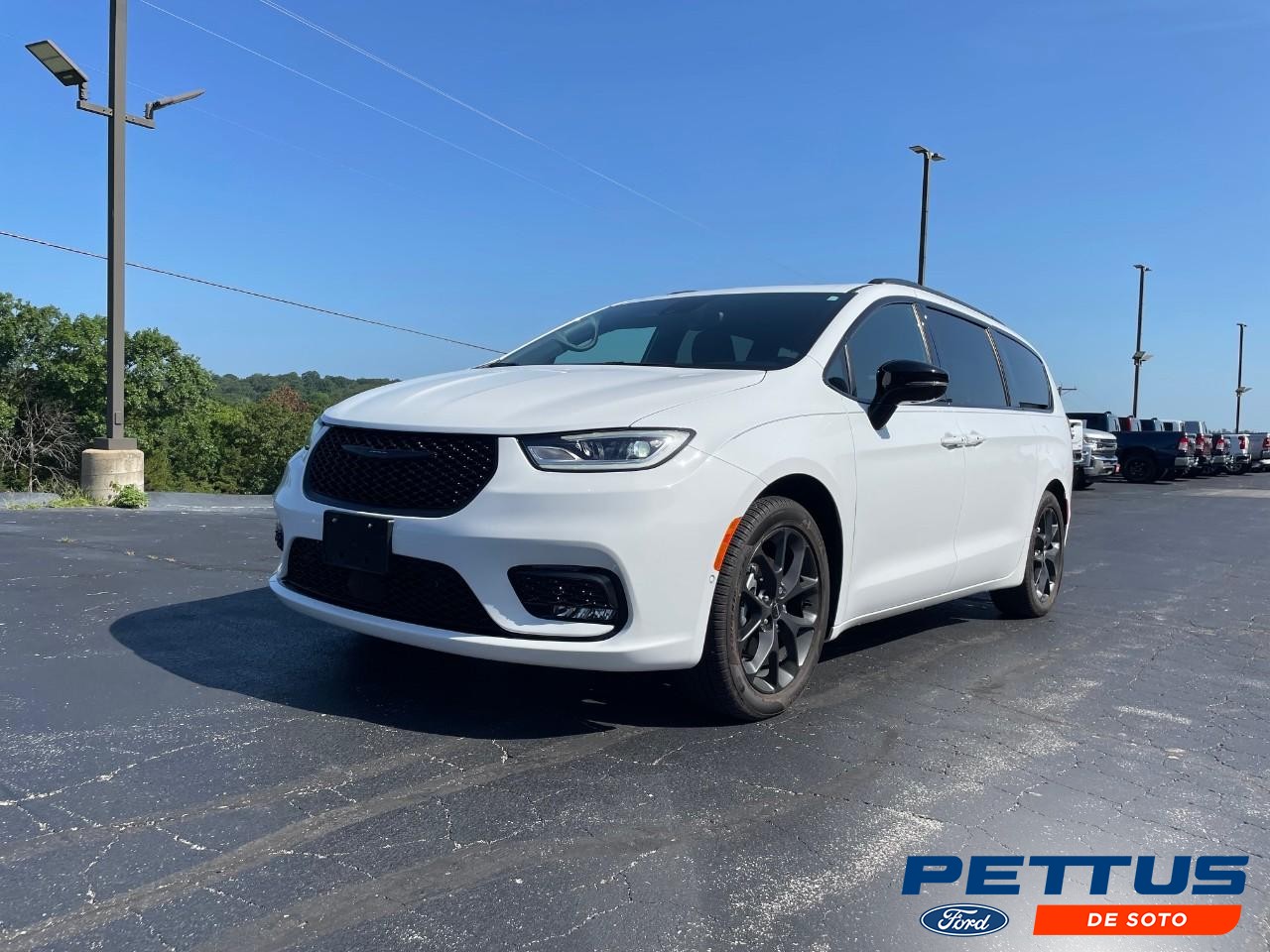 2024 White Chrysler Pacifica Limited Van