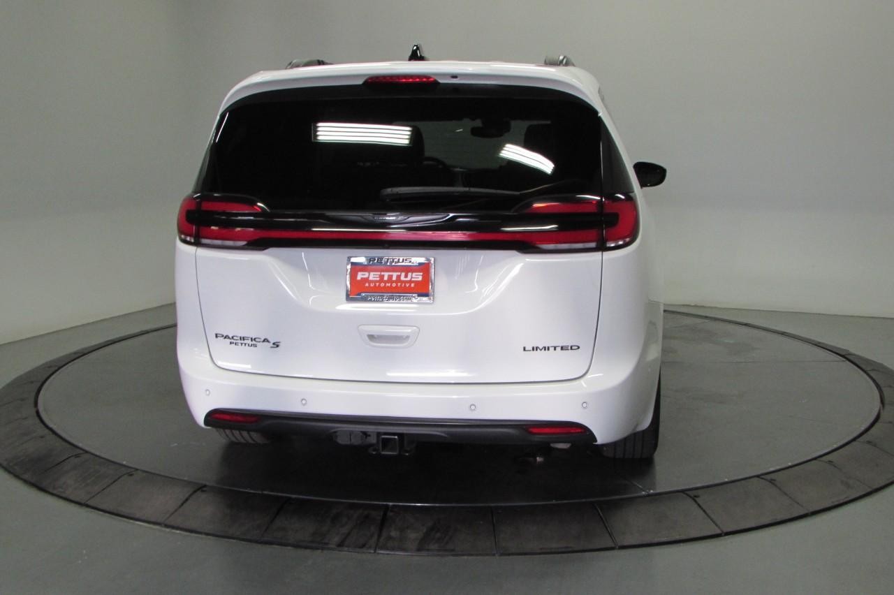 Chrysler Pacifica Vehicle Full-screen Gallery Image 08