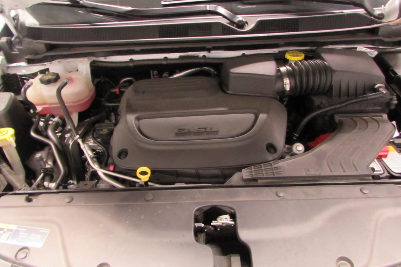 Chrysler Pacifica Vehicle Full-screen Gallery Image 10