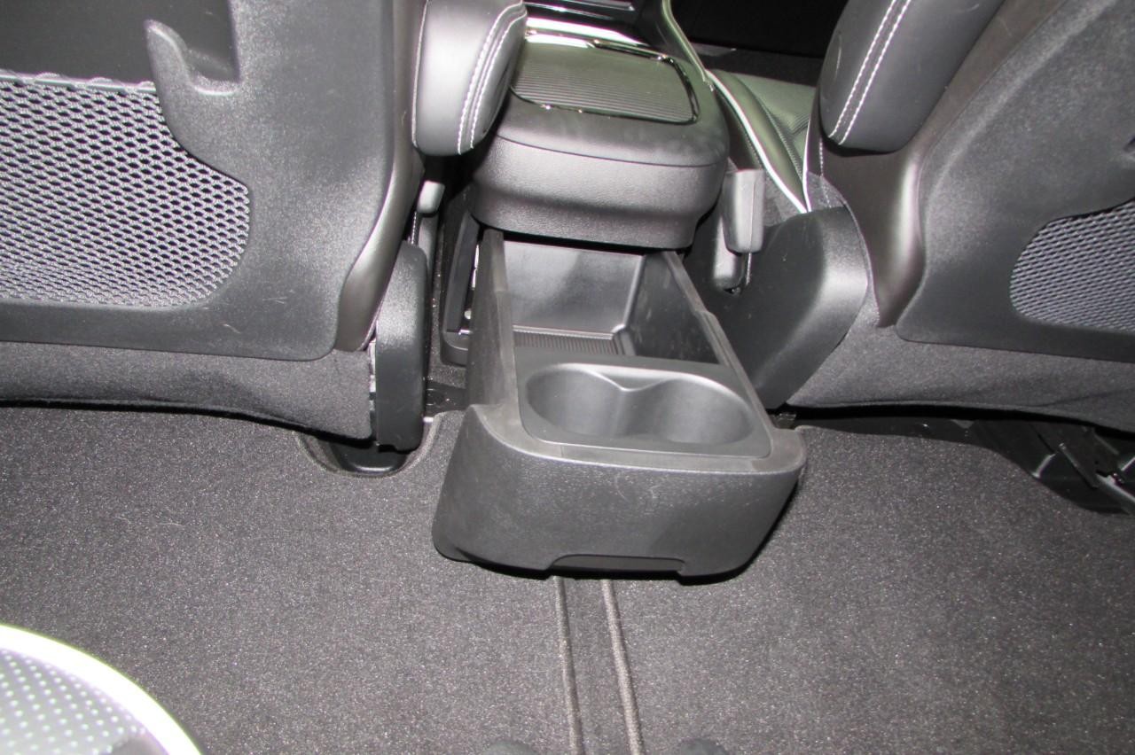 Chrysler Pacifica Vehicle Full-screen Gallery Image 24