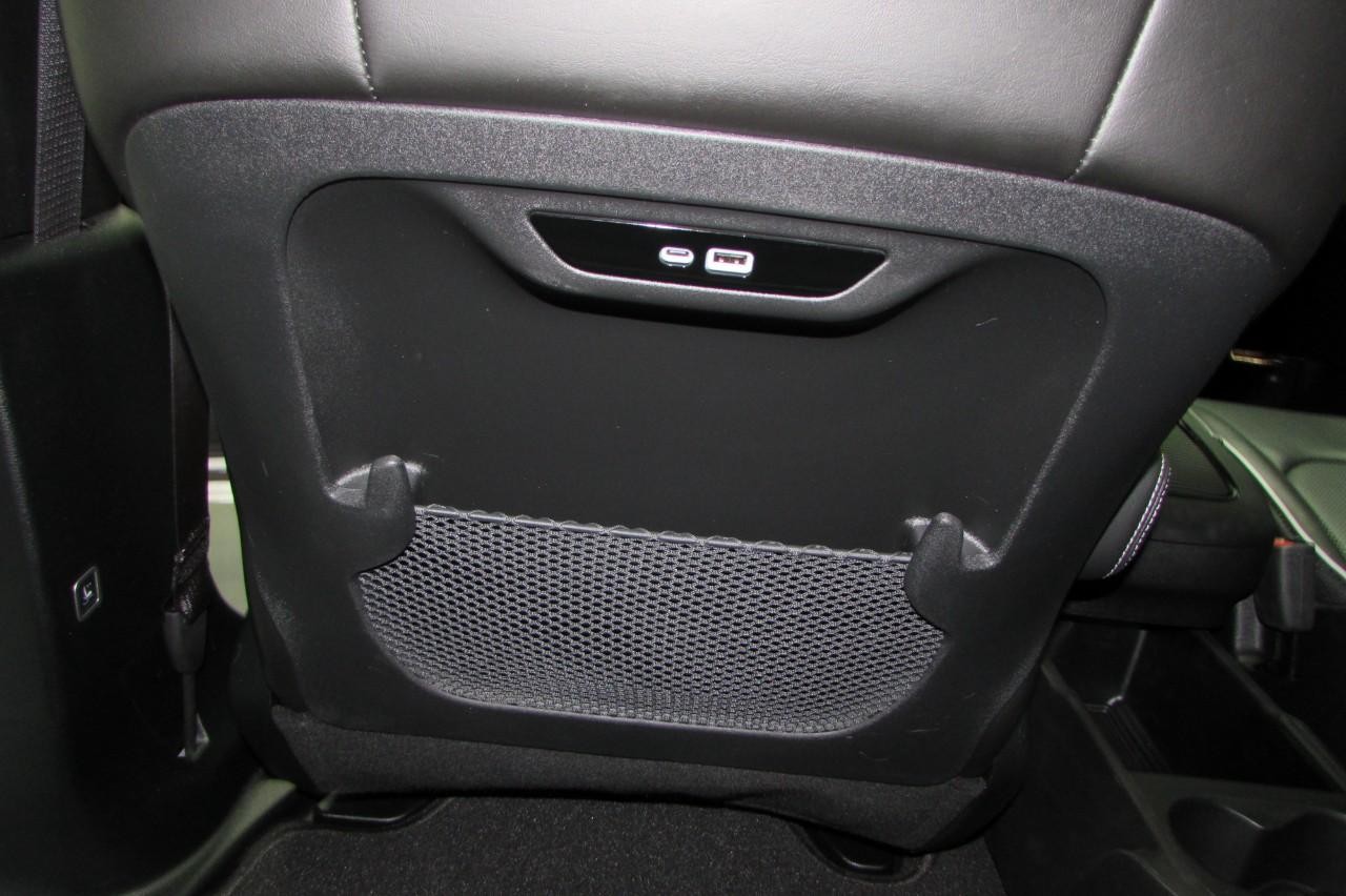 Chrysler Pacifica Vehicle Full-screen Gallery Image 25