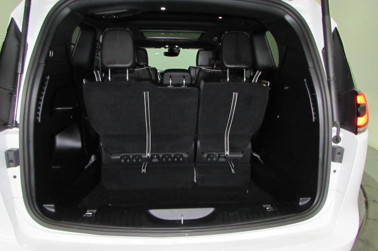 Chrysler Pacifica Vehicle Full-screen Gallery Image 27