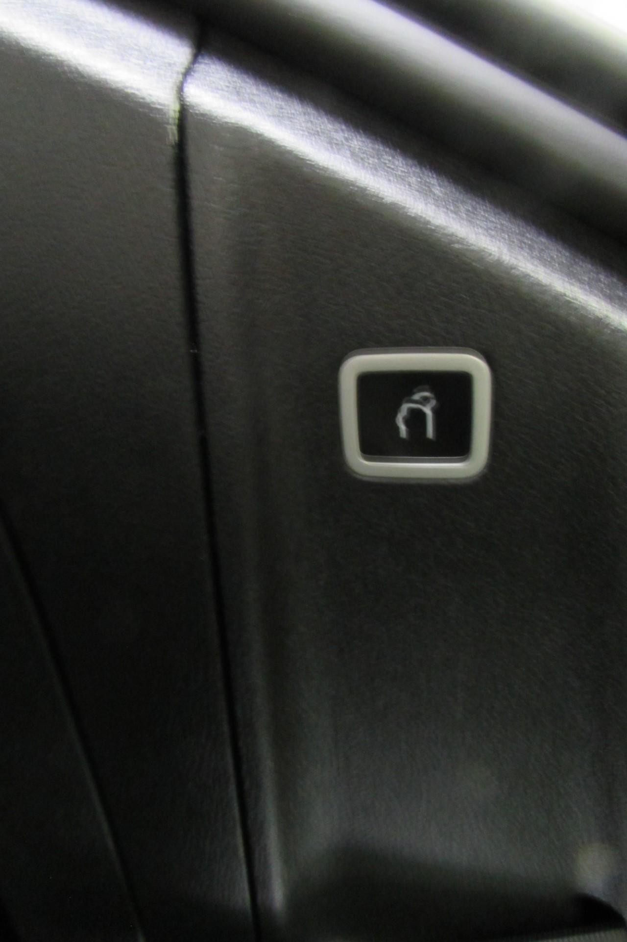 Chrysler Pacifica Vehicle Full-screen Gallery Image 29