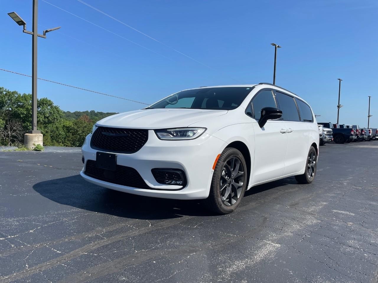 Chrysler Pacifica Vehicle Full-screen Gallery Image 31