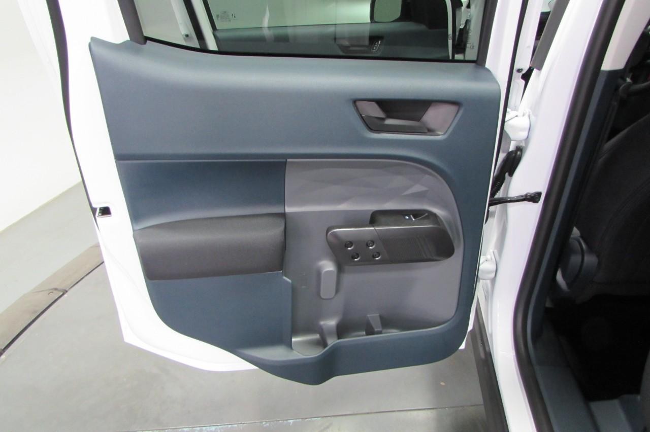 2025 Oxford White Ford Maverick XL AWD Truck