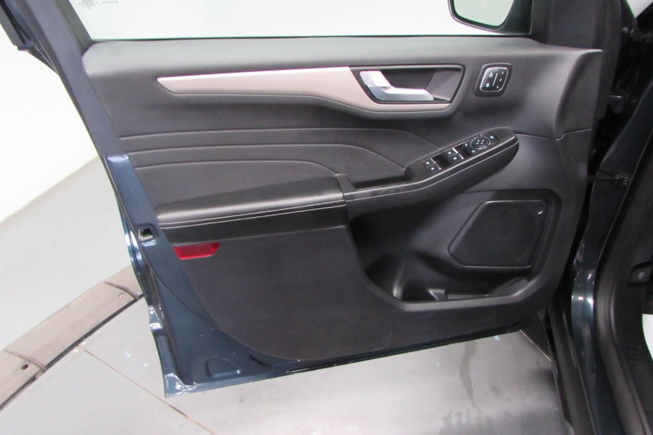 2022 Ford Escape SEL photo 11