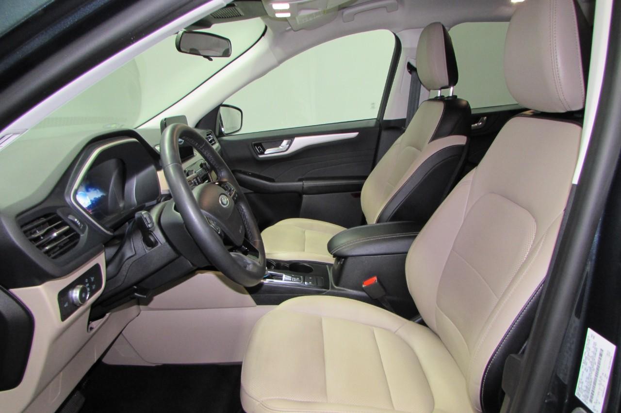 2022 Ford Escape SEL photo 12