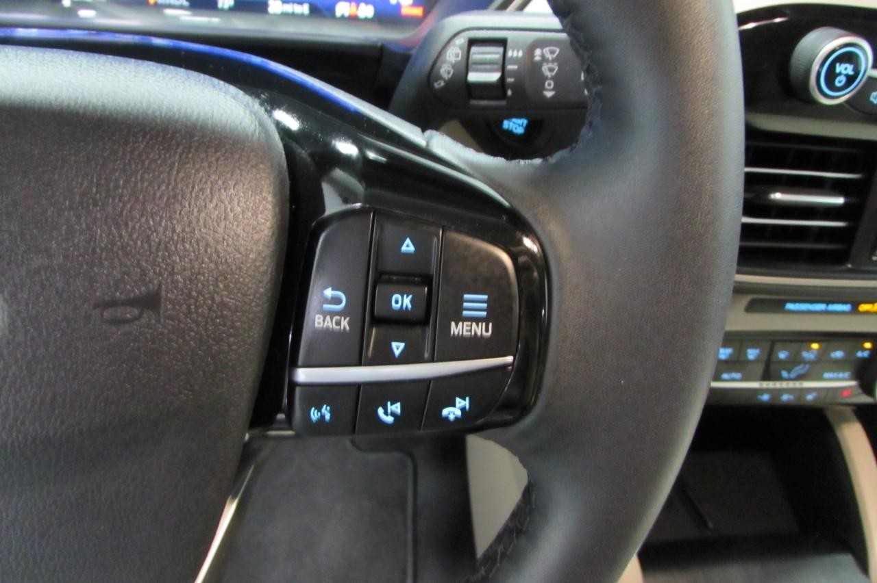 2022 Ford Escape SEL photo 16