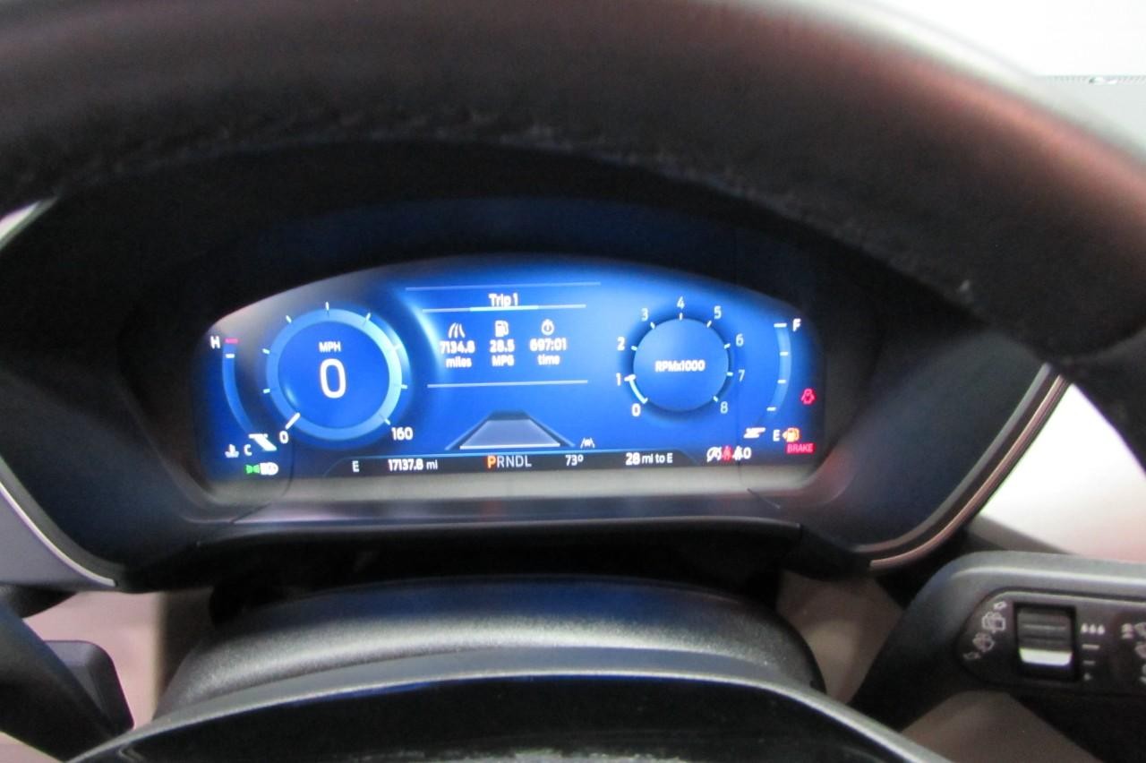 2022 Ford Escape SEL photo 17