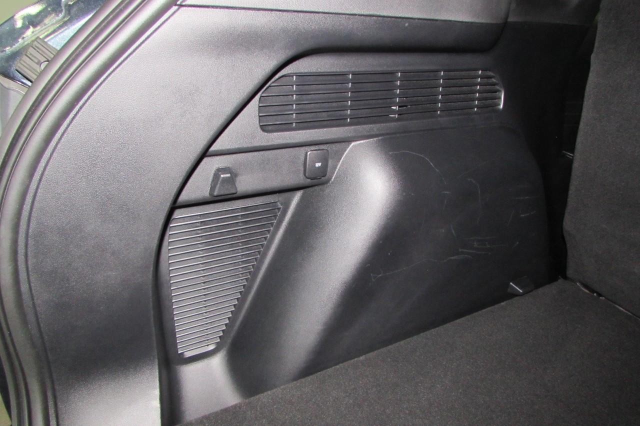 Ford Escape Vehicle Full-screen Gallery Image 28