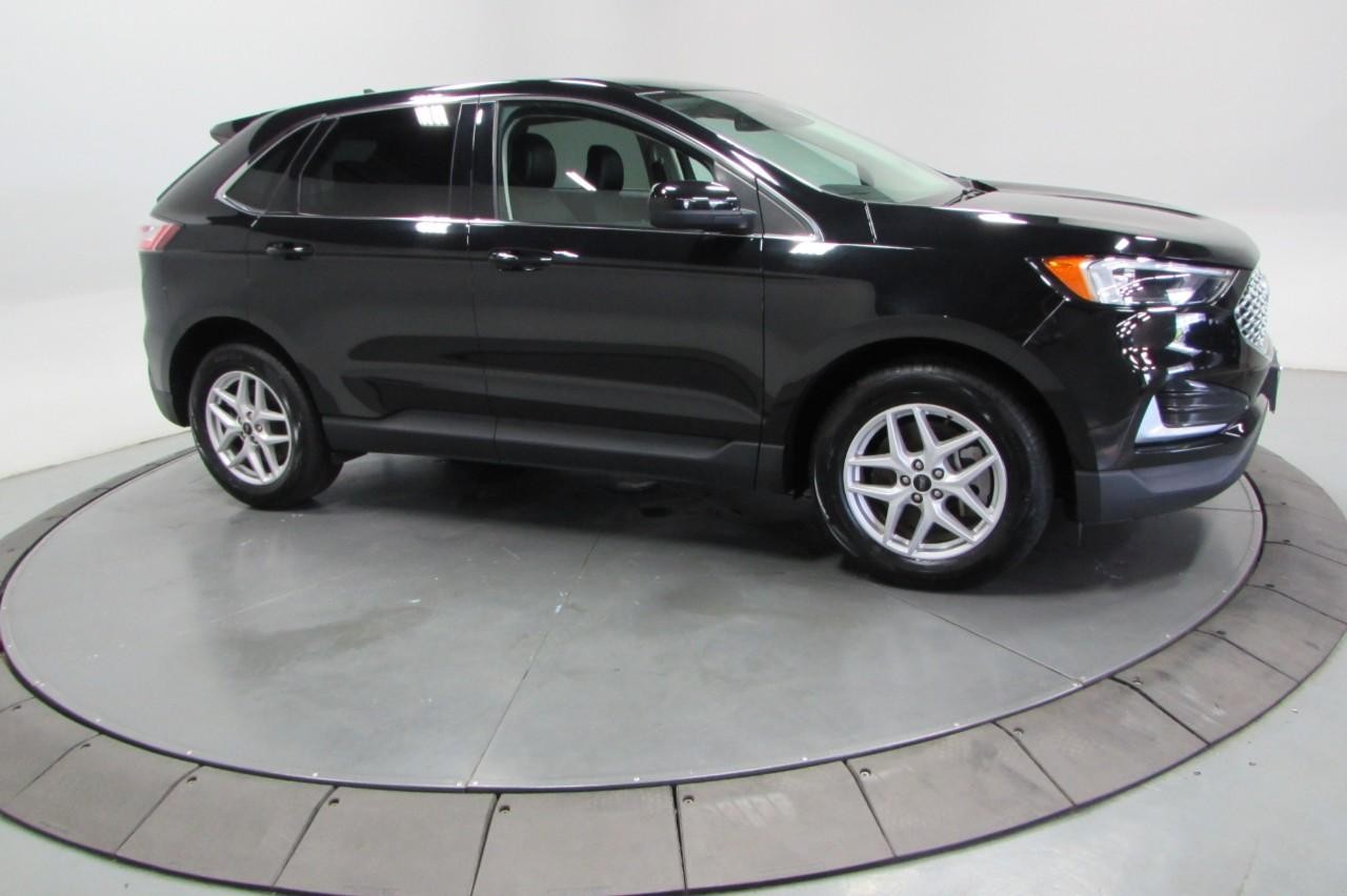 2023 Ford Edge SEL photo 4