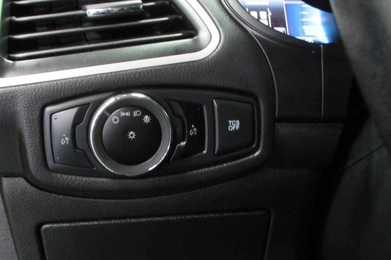 2023 Ford Edge SEL photo 13