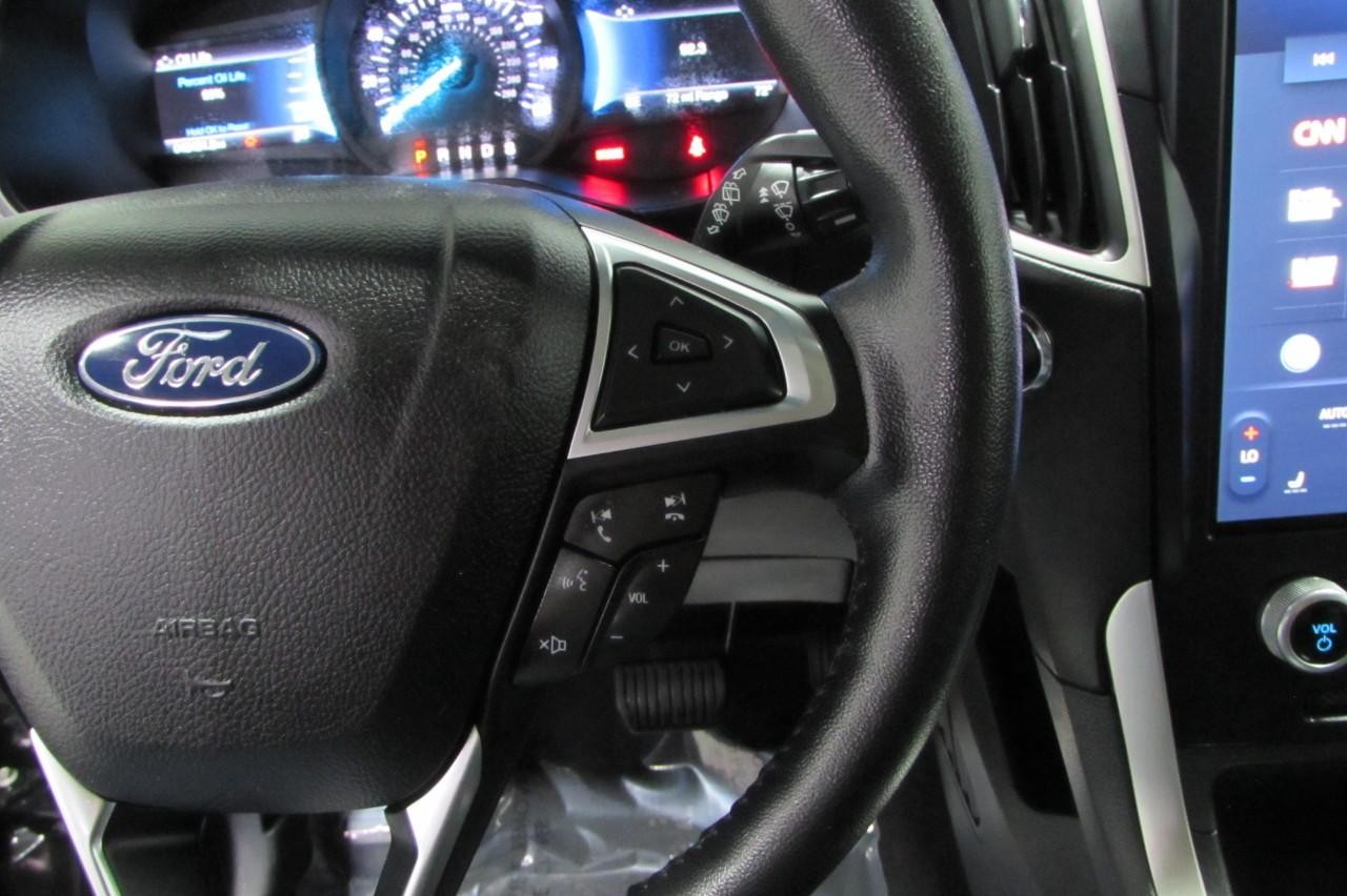 2023 Ford Edge SEL photo 16