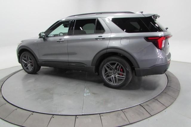 2025 Ford Explorer ST-Line photo 4