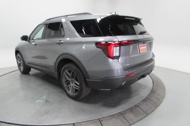 2025 Ford Explorer ST-Line photo 5