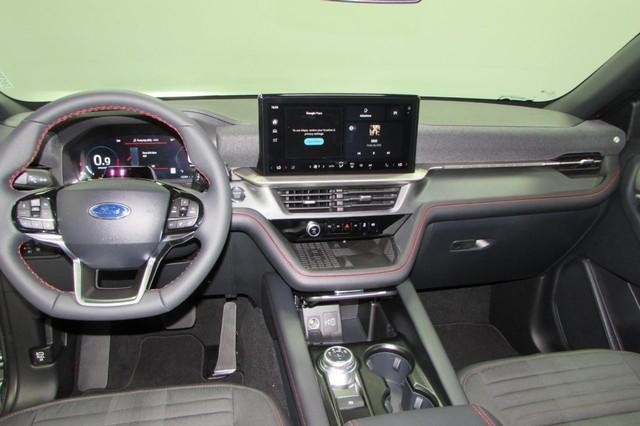 2025 Ford Explorer ST-Line photo 16