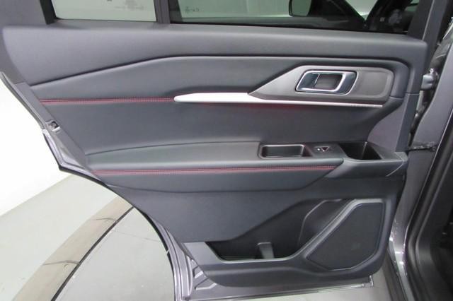 2025 Ford Explorer ST-Line photo 17