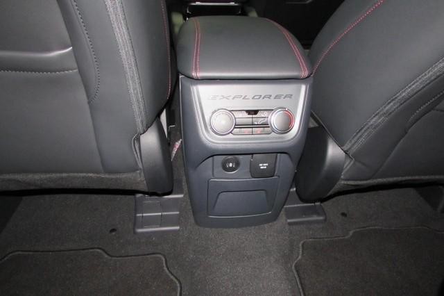 2025 Ford Explorer ST-Line photo 19