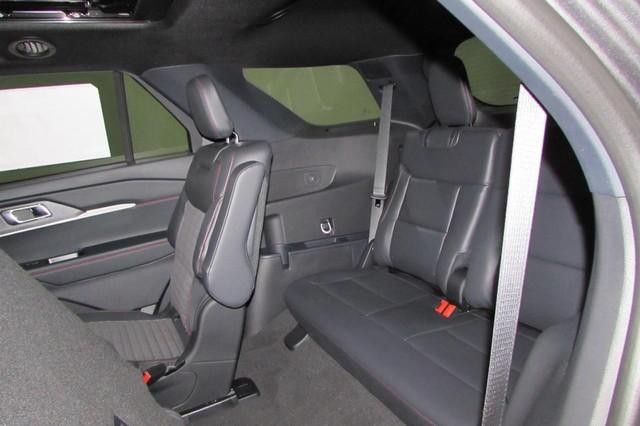 2025 Ford Explorer ST-Line photo 20