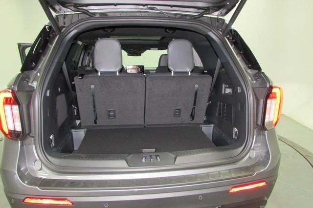 2025 Ford Explorer ST-Line photo 21