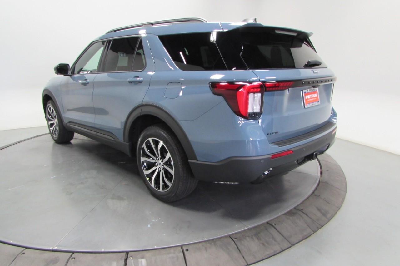 2025 Ford Explorer ST-Line photo 4