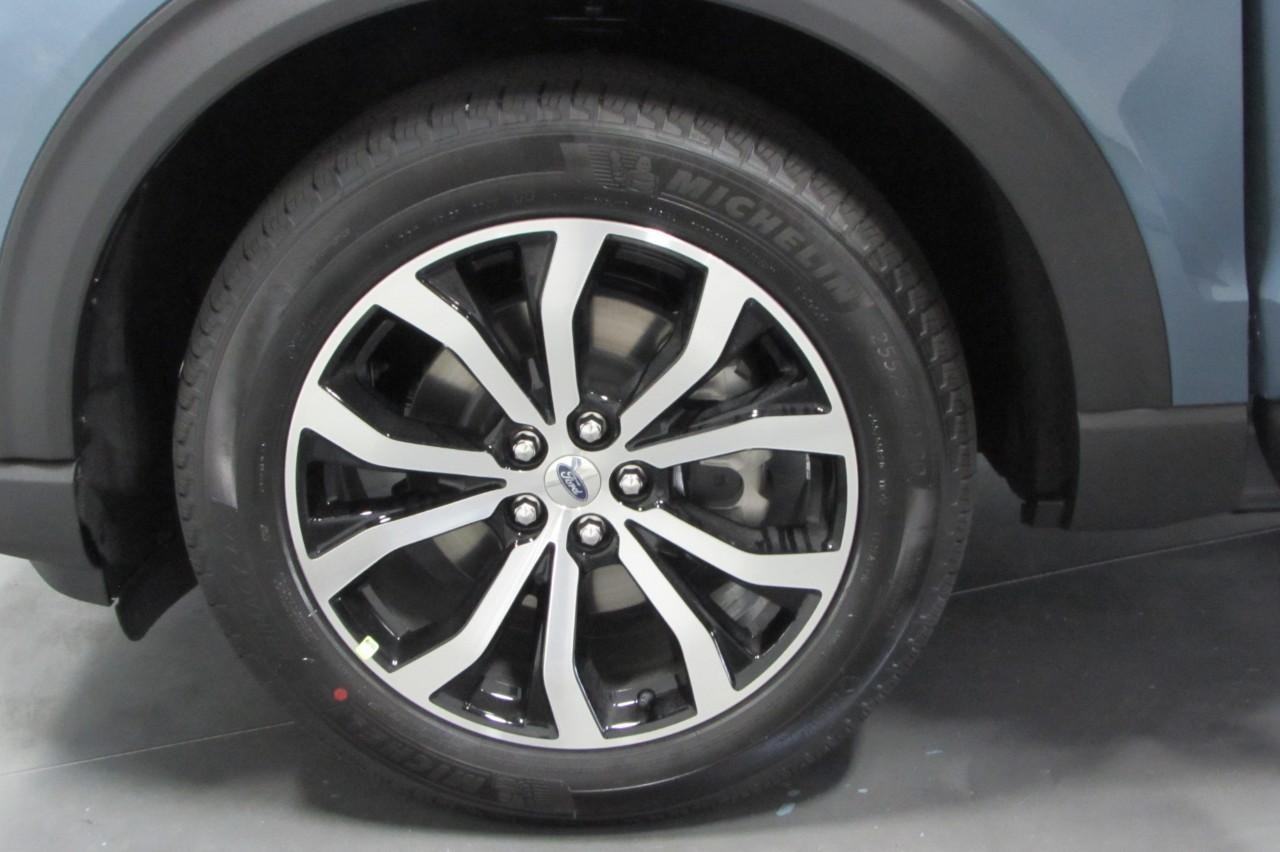 2025 Ford Explorer ST-Line photo 8