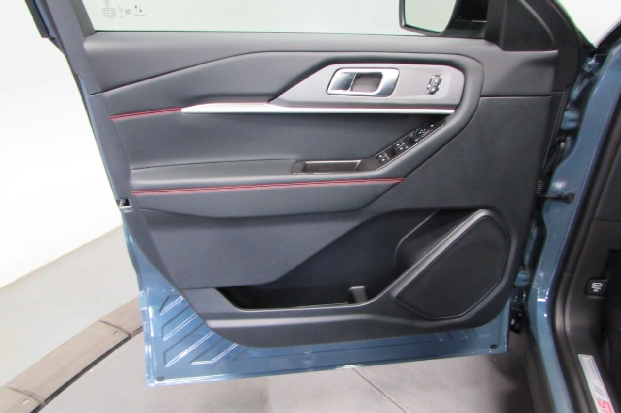 2025 Ford Explorer ST-Line photo 10