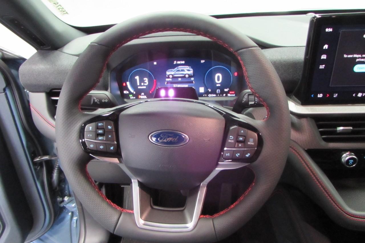 2025 Ford Explorer ST-Line photo 13