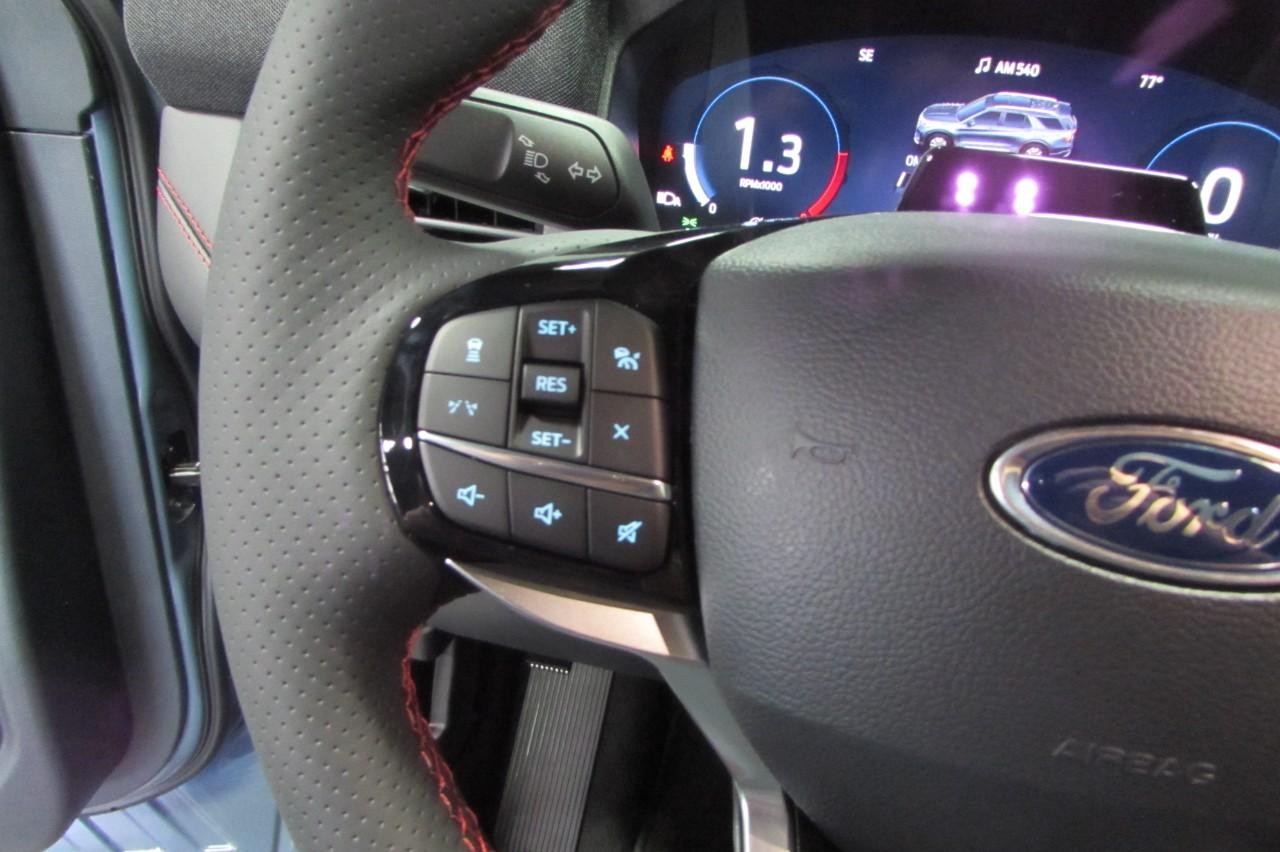 2025 Ford Explorer ST-Line photo 14