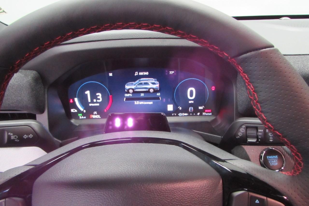 2025 Ford Explorer ST-Line photo 16