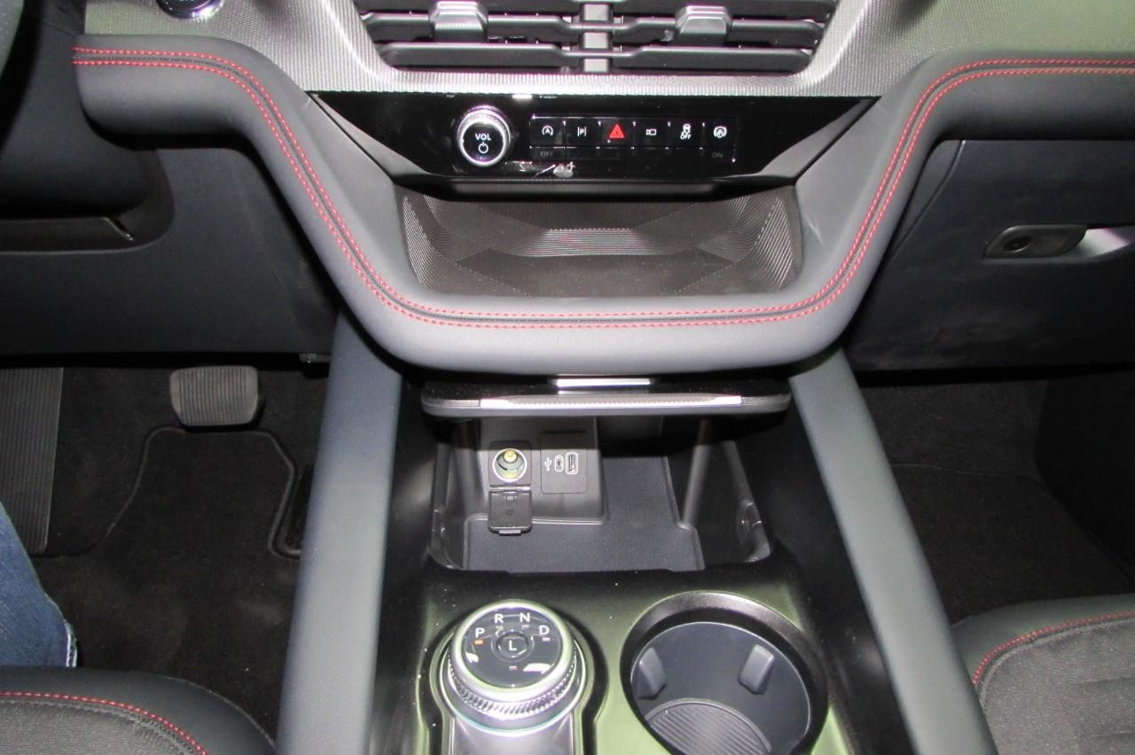 2025 Ford Explorer ST-Line photo 18