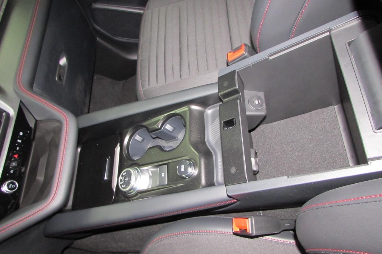 2025 Ford Explorer ST-Line photo 19