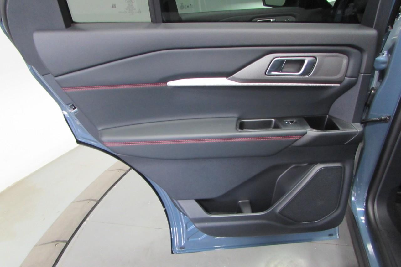 2025 Ford Explorer ST-Line photo 21