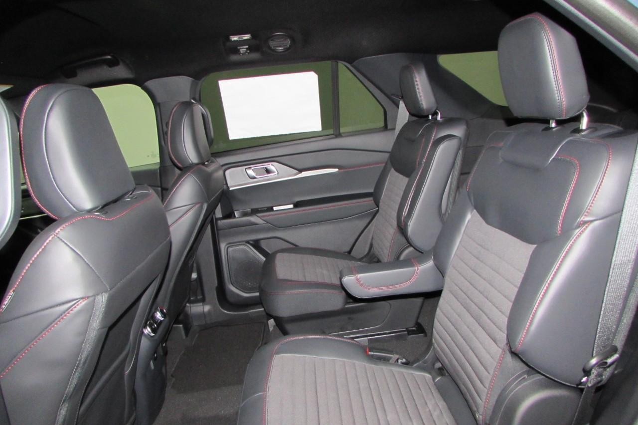 2025 Ford Explorer ST-Line photo 22