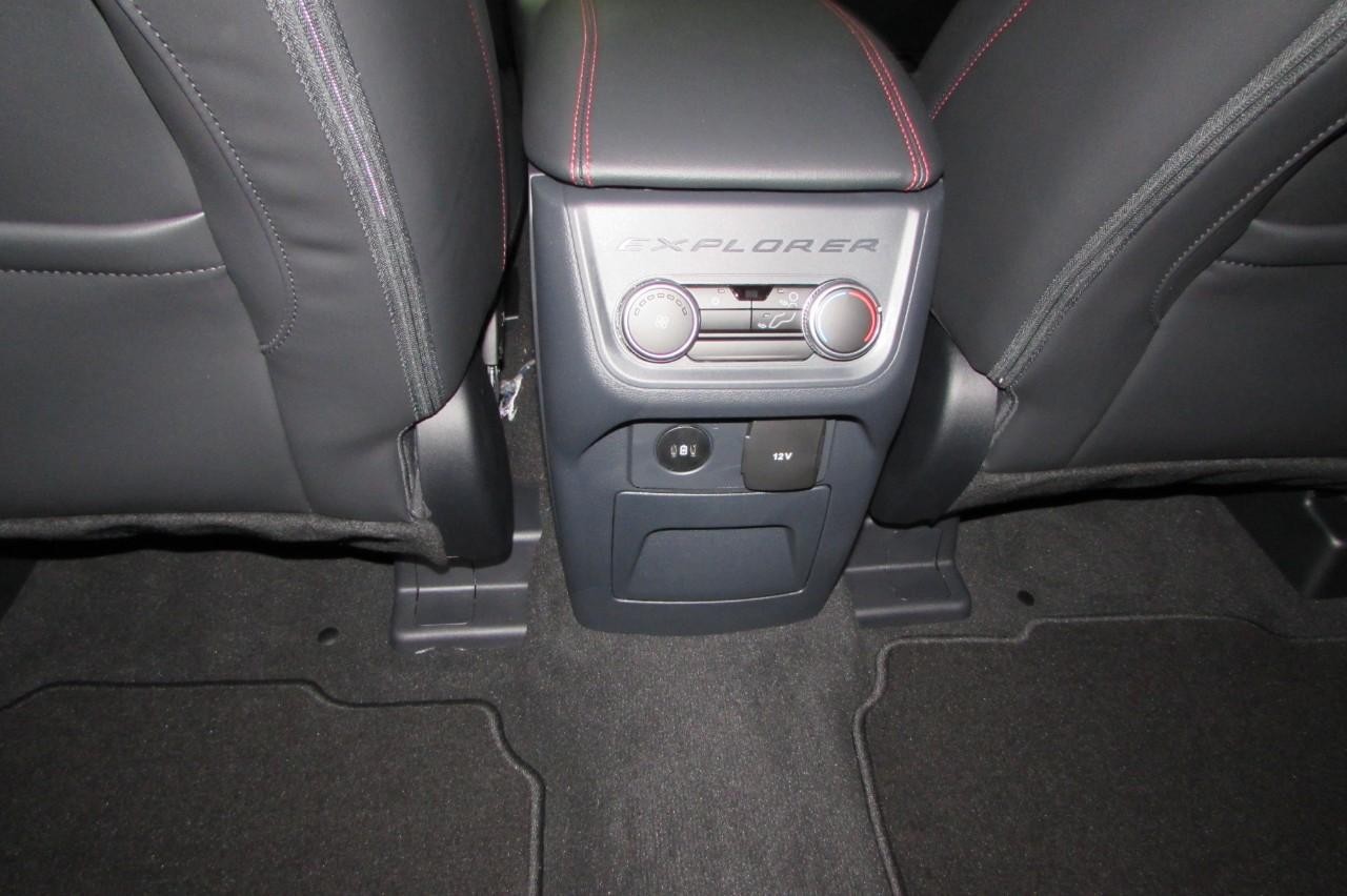 2025 Ford Explorer ST-Line photo 23