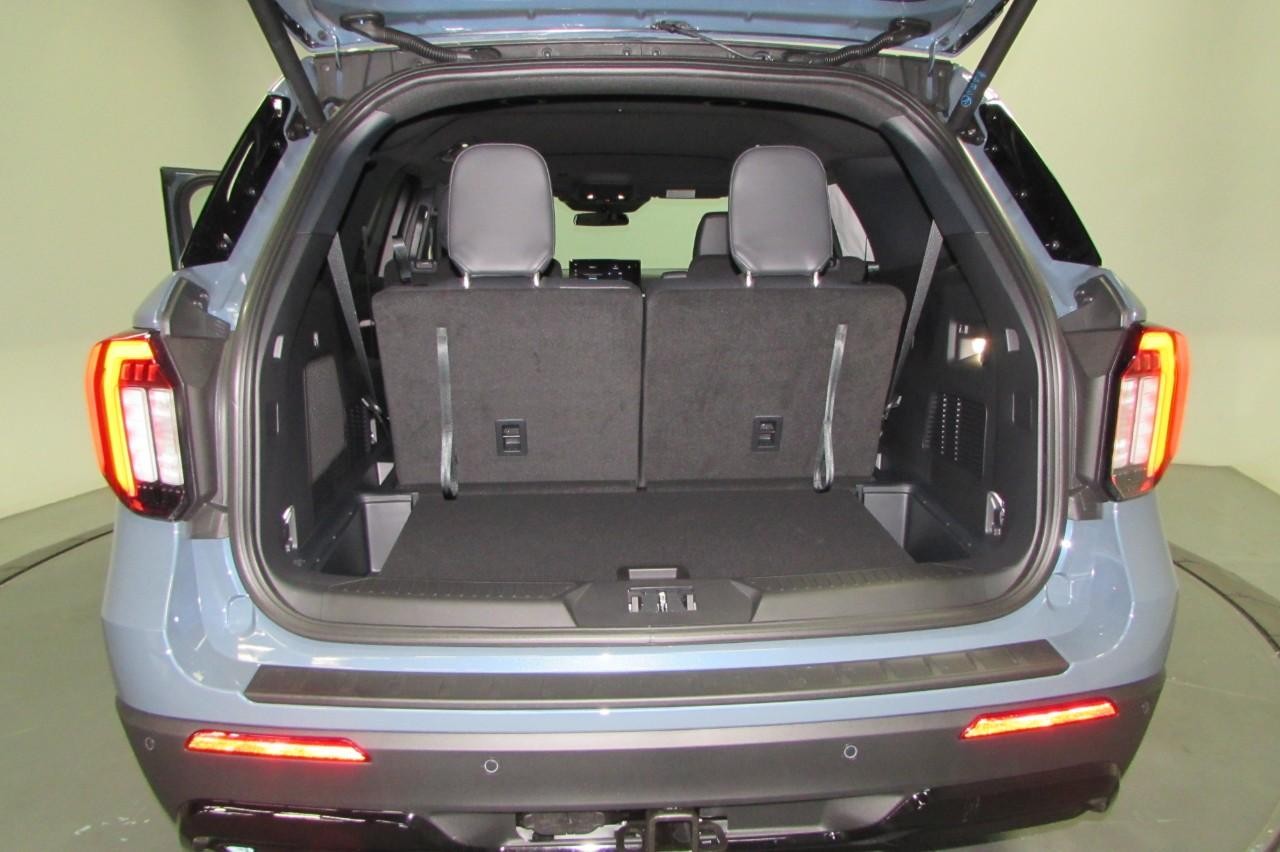 2025 Ford Explorer ST-Line photo 25