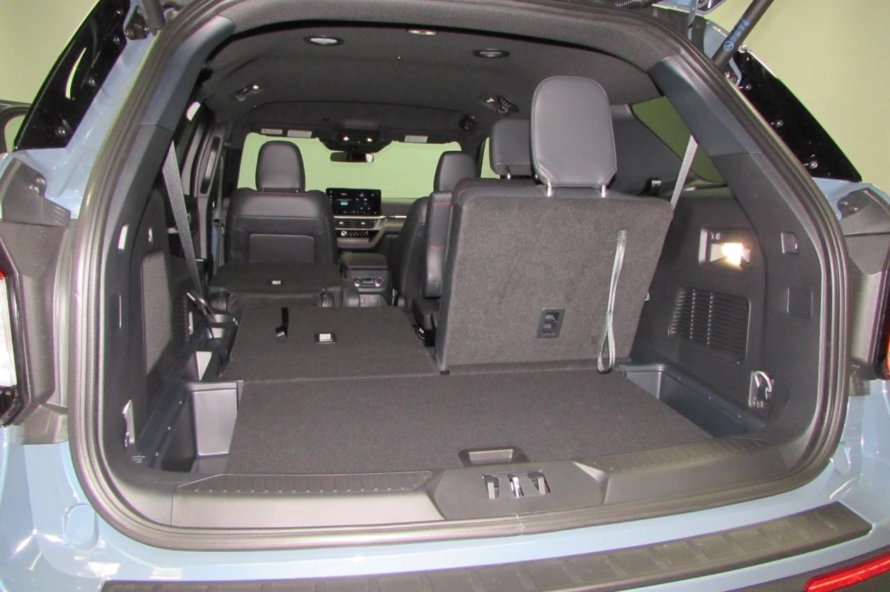 2025 Ford Explorer ST-Line photo 26
