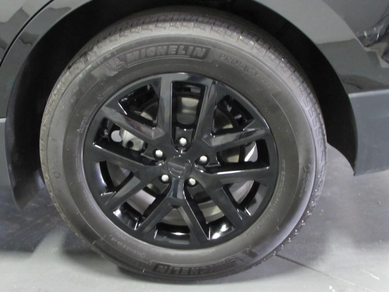 Chevrolet Equinox Vehicle Full-screen Gallery Image 10