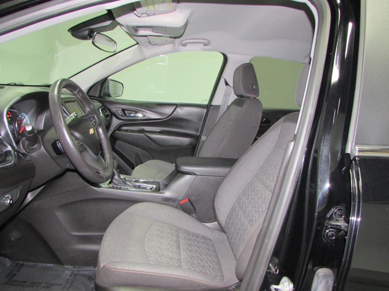 Chevrolet Equinox Vehicle Full-screen Gallery Image 12