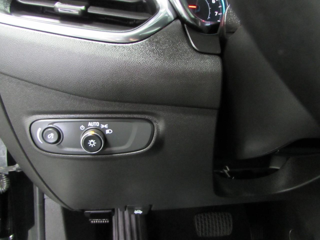 Chevrolet Equinox Vehicle Full-screen Gallery Image 13