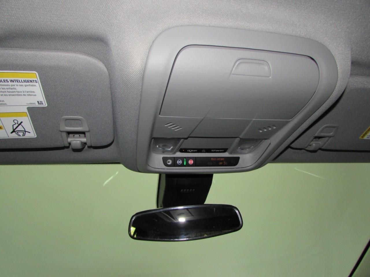 Chevrolet Equinox Vehicle Full-screen Gallery Image 18