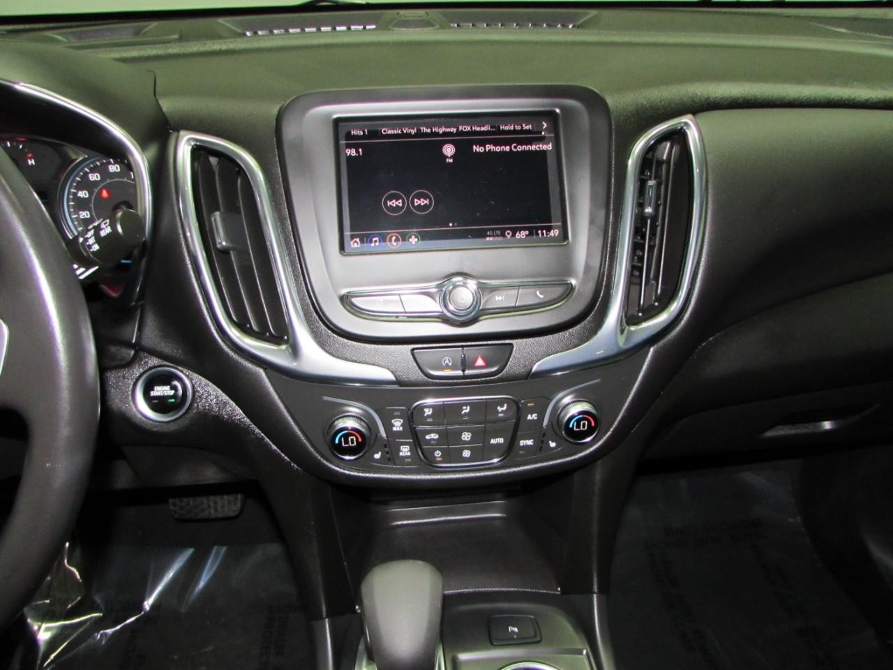 Chevrolet Equinox Vehicle Full-screen Gallery Image 19