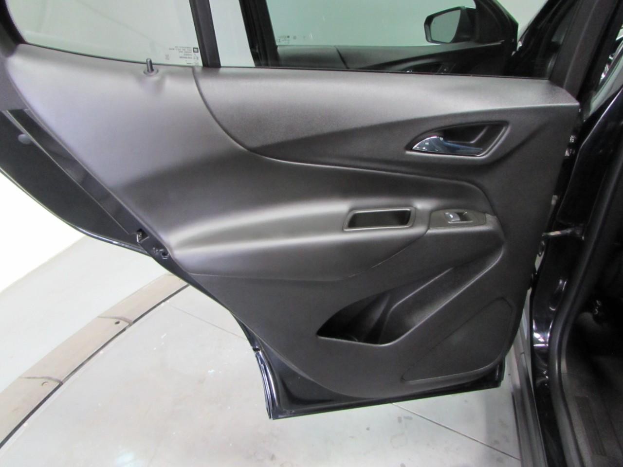 Chevrolet Equinox Vehicle Full-screen Gallery Image 22