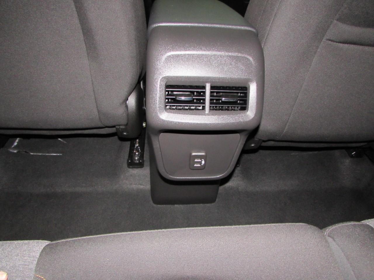 Chevrolet Equinox Vehicle Full-screen Gallery Image 24