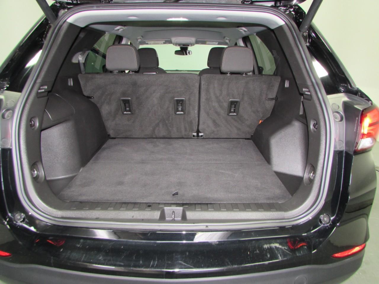 Chevrolet Equinox Vehicle Full-screen Gallery Image 25