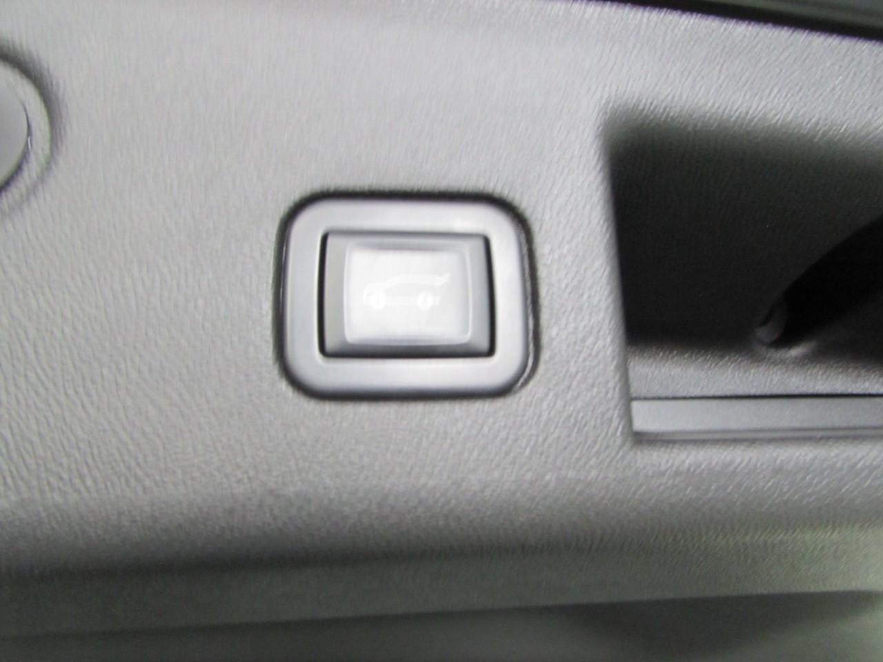 Chevrolet Equinox Vehicle Full-screen Gallery Image 26